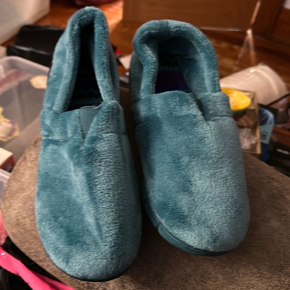 Slippers - Picture 1 of 3